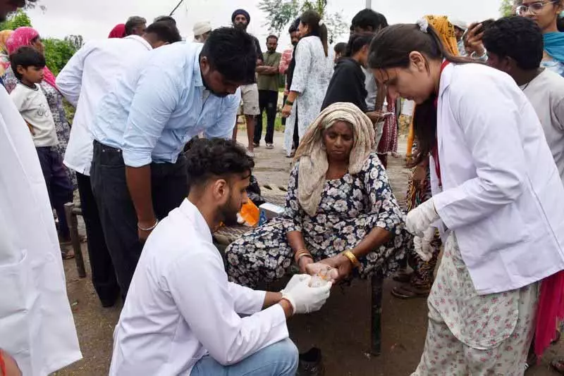 Amritsar: गर्मी से लेकर धुंध तक, हेल्थकेयर को सांस लेने में दिक्कत Amritsar: गर्मी से लेकर धुंध तक, हेल्थकेयर को सांस लेने में दिक्कत