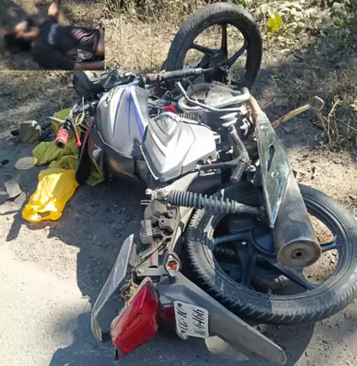 धान लोड ट्रक ने कुचला, बाइक सवार की मौत धान लोड ट्रक ने कुचला, बाइक सवार की मौत