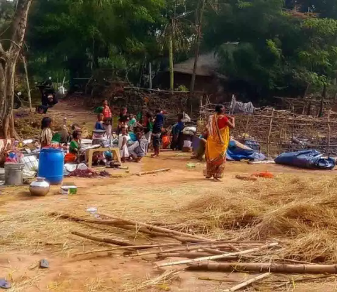 Odisha प्रशासन ने नीलागिरी में अवैध कब्ज़ा करने वालों को हटाया Odisha प्रशासन ने नीलागिरी में अवैध कब्ज़ा करने वालों को हटाया