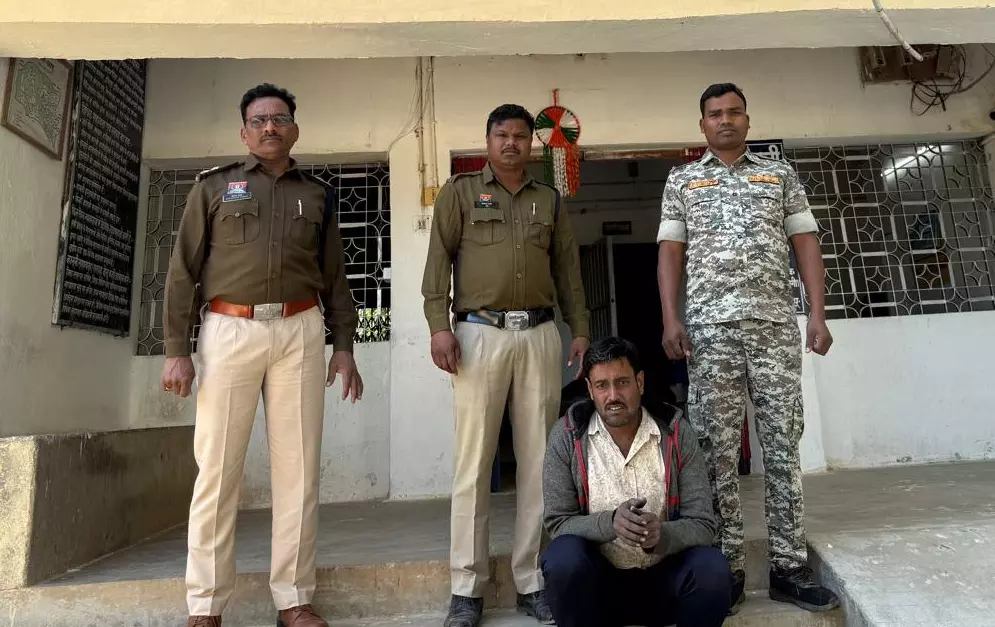बाइक से कूदकर हुआ था फरार, अब गांजा तस्कर गिरफ्तार बाइक से कूदकर हुआ था फरार, अब गांजा तस्कर गिरफ्तार