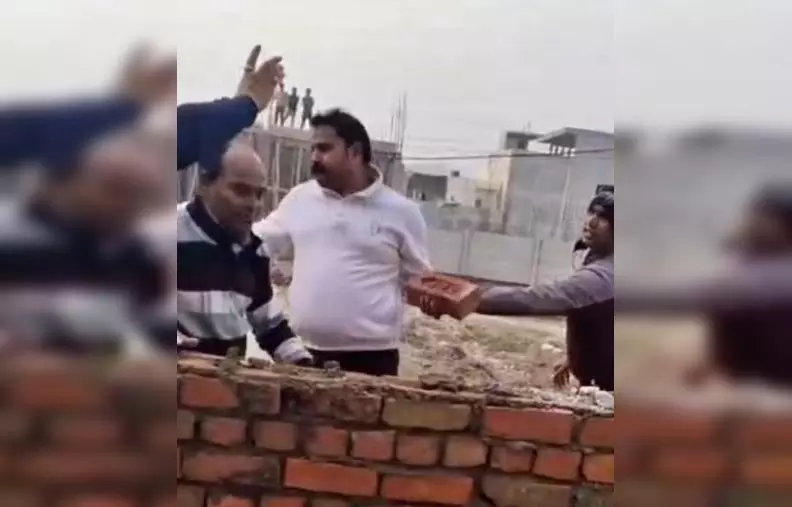इंस्पेक्टर पर गिरी गाज, इस मामले में लापरवाही और एकतरफा कार्रवाई के आरोप इंस्पेक्टर पर गिरी गाज, इस मामले में लापरवाही और एकतरफा कार्रवाई के आरोप