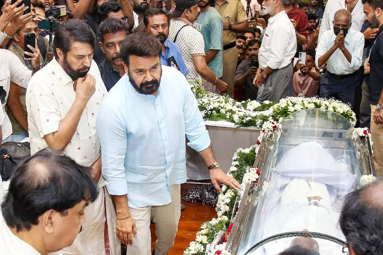 Superstar Mohanlal की मां संथाकुमारी अम्मा का कोच्चि में निधन Superstar Mohanlal की मां संथाकुमारी अम्मा का कोच्चि में निधन