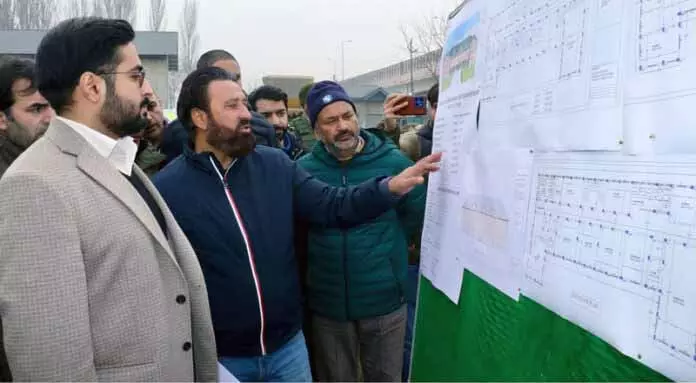 DC Srinagar ने अभिनंदन स्कूल में इंफ्रास्ट्रक्चर के काम की प्रगति का निरीक्षण किया DC Srinagar ने अभिनंदन स्कूल में इंफ्रास्ट्रक्चर के काम की प्रगति का निरीक्षण किया
