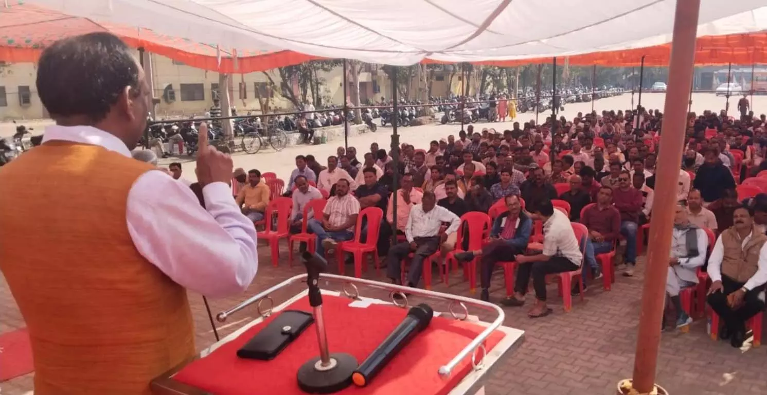 कलम बंद–काम बंद आंदोलन का ज़बरदस्त असर, पूरे प्रदेश में सरकारी कामकाज ठप कलम बंद–काम बंद आंदोलन का ज़बरदस्त असर, पूरे प्रदेश में सरकारी कामकाज ठप