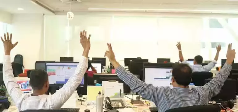 Nifty 32,000 पर, सेंसेक्स 1,07,000 पर: ब्रोकरेज का 2026 के आखिर तक बुल केस टारगेट Nifty 32,000 पर, सेंसेक्स 1,07,000 पर: ब्रोकरेज का 2026 के आखिर तक बुल केस टारगेट