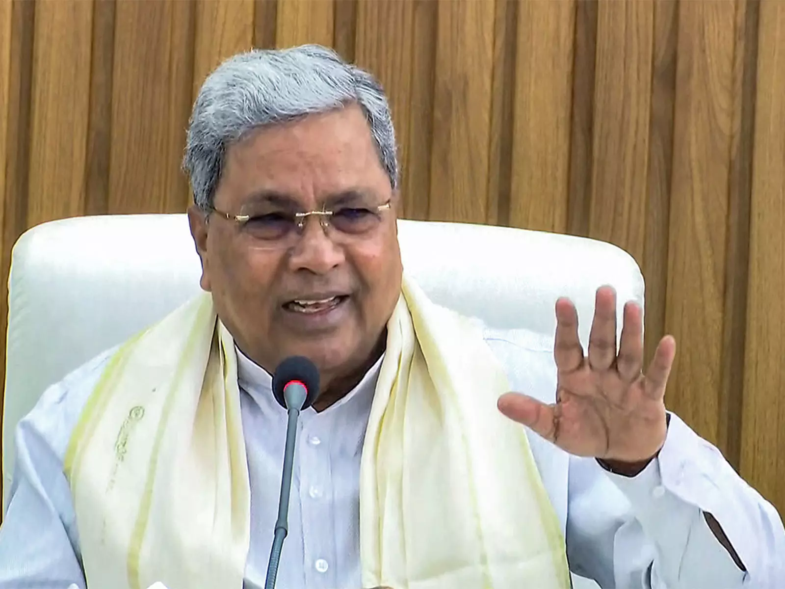 कर्नाटक CM ने पीएम से वीबी-जी आरएएम जी अधिनियम निलंबन की मांग की कर्नाटक CM ने पीएम से वीबी-जी आरएएम जी अधिनियम निलंबन की मांग की