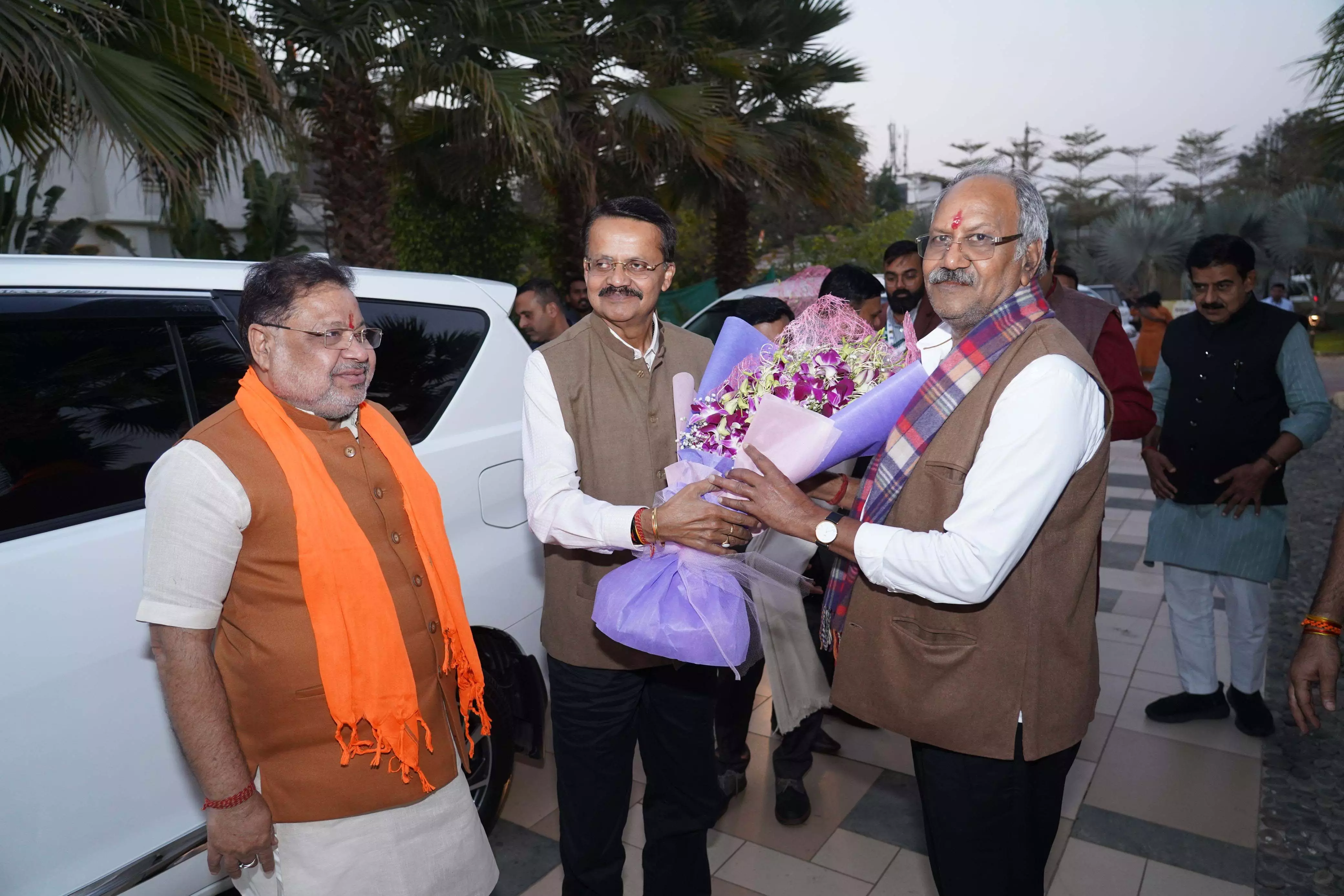 संसदीय राजभाषा समिति के पदाधिकारियों ने रायपुर में सांसद बृजमोहन अग्रवाल से की सौजन्य भेंट संसदीय राजभाषा समिति के पदाधिकारियों ने रायपुर में सांसद बृजमोहन अग्रवाल से की सौजन्य भेंट