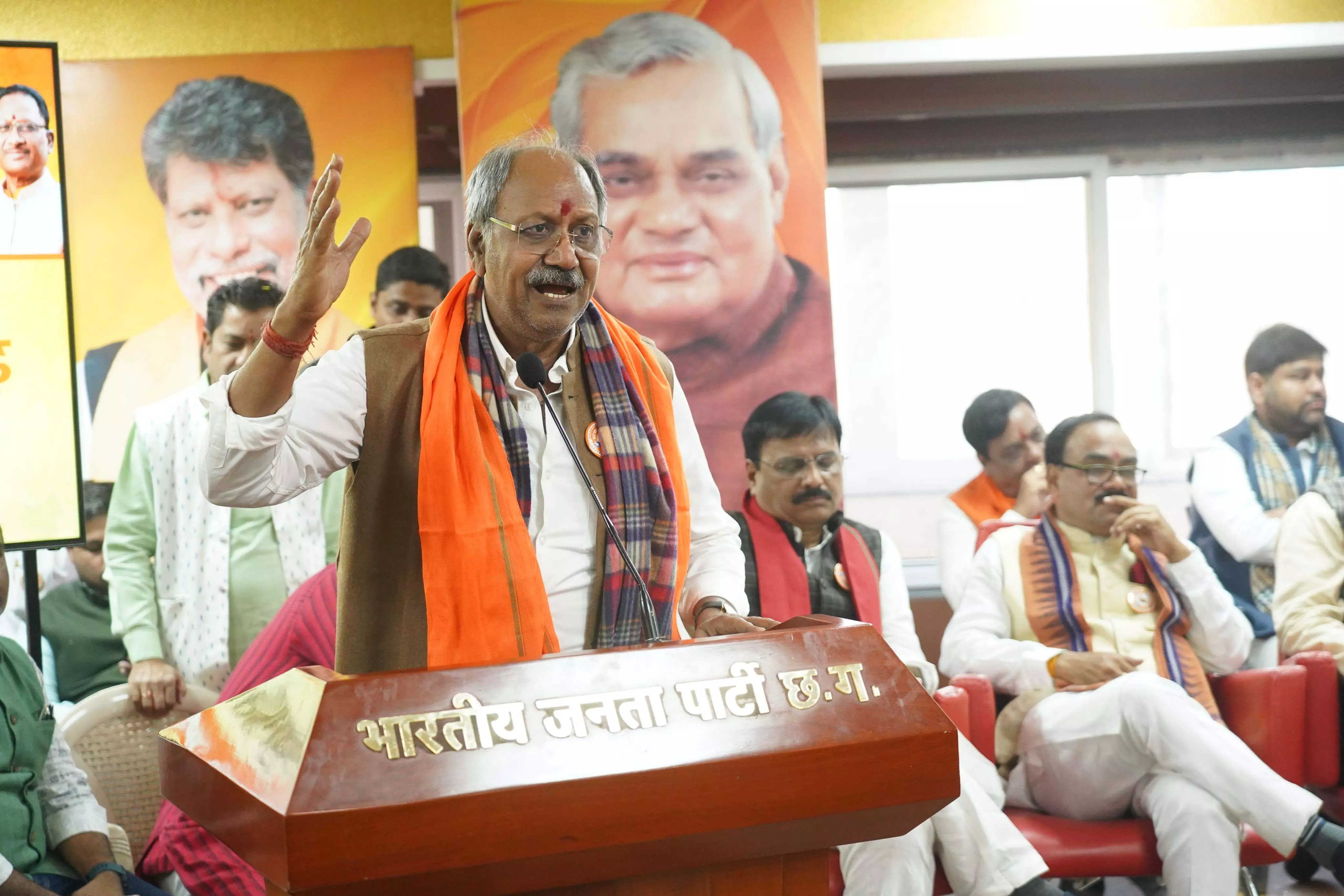 वरिष्ठ भाजपा कार्यकर्ताओं और शतकवीरों का सम्मान अटल जी को सच्ची श्रद्धांजलि: बृजमोहन अग्रवाल वरिष्ठ भाजपा कार्यकर्ताओं और शतकवीरों का सम्मान अटल जी को सच्ची श्रद्धांजलि: बृजमोहन अग्रवाल