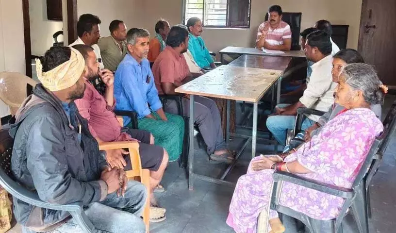 BRS नेता कंभमपति श्रीनिवासुलु ने विकास के लिए गांव के सहयोग की अपील की BRS नेता कंभमपति श्रीनिवासुलु ने विकास के लिए गांव के सहयोग की अपील की