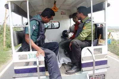 Bangladesh में एक और हिंदू की हत्या: न बहस हुई न हाथापाई, बस बैठे-बैठे चला दी गोली Bangladesh में एक और हिंदू की हत्या: न बहस हुई न हाथापाई, बस बैठे-बैठे चला दी गोली