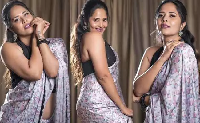 एलिगेंस और कॉन्फिडेंस: साड़ी में Anasuya Bharadwaj ने ढाया कहर एलिगेंस और कॉन्फिडेंस: साड़ी में Anasuya Bharadwaj ने ढाया कहर
