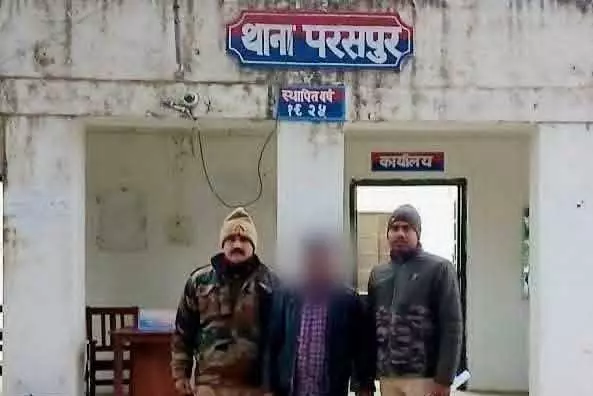 Gonda: 50,000 का इनामिया शातिर बदमाश गिरफ्तार Gonda: 50,000 का इनामिया शातिर बदमाश गिरफ्तार
