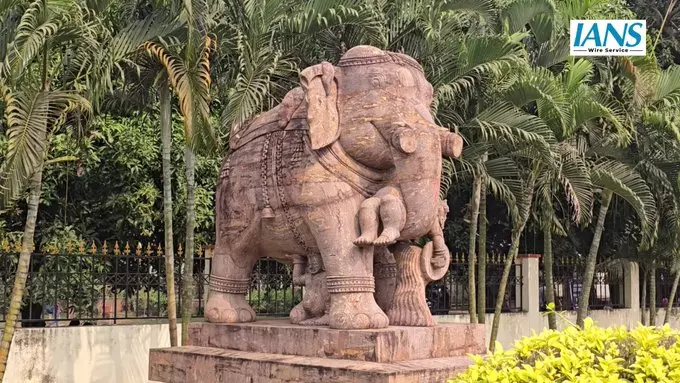 ओडिशा में नए साल 2026 से पहले पुरी और कोणार्क में पर्यटकों की भारी भीड़ ओडिशा में नए साल 2026 से पहले पुरी और कोणार्क में पर्यटकों की भारी भीड़