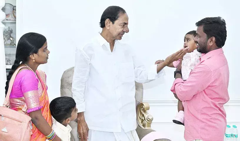 Hyderabad: केसीआर ने वैकुंठ एकादशी पर अपने बेटे का नाम रखा, दंपति की इच्छा पूरी हुई