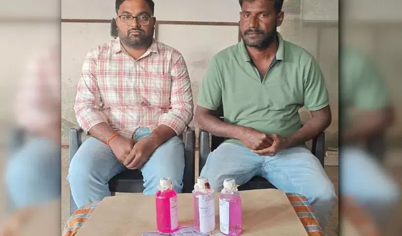 Nirmal: मंडल सर्वेयर, असिस्टेंट को 7,500 रुपये की रिश्वत लेते गिरफ्तार किया गया Nirmal: मंडल सर्वेयर, असिस्टेंट को 7,500 रुपये की रिश्वत लेते गिरफ्तार किया गया