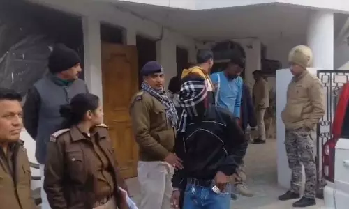 Gwalior: नए साल के जश्न के बीच स्पा और मसाज सेंटर्स पर पुलिस की दबिश,संचालकों में हड़कंप