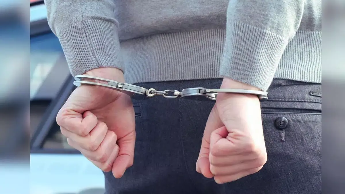 Hyderabad: ईगल ने बंजारा हिल्स में MDMA, LSD के साथ महिला को पकड़ा Hyderabad: ईगल ने बंजारा हिल्स में MDMA, LSD के साथ महिला को पकड़ा