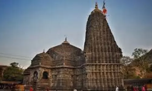 Maharashtra:नए साल के दिन त्र्यंबकेश्वर ज्योतिर्लिंग में VIP दर्शन बंद Maharashtra:नए साल के दिन त्र्यंबकेश्वर ज्योतिर्लिंग में VIP दर्शन बंद