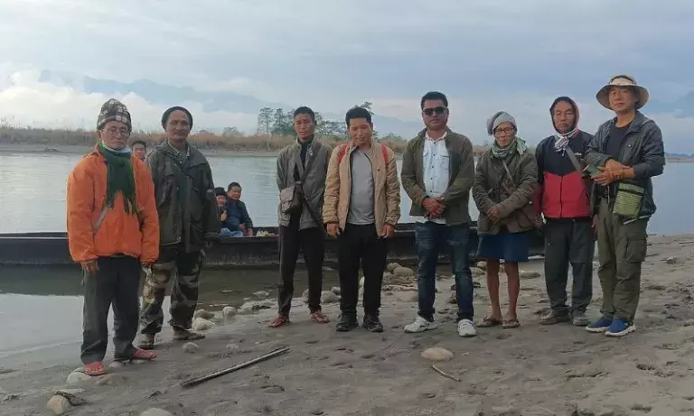 Arunachal: WRD, मेबो MLA ने पूर्वी सियांग में बाढ़ के कटाव की जांच के लिए सियांग नदी का सर्वे किया