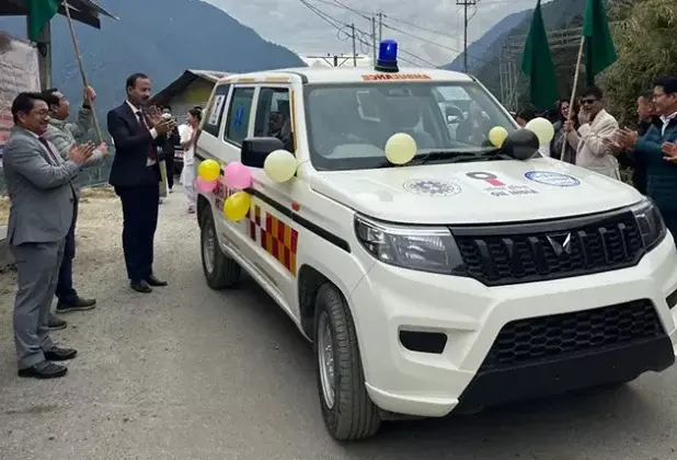 Duliajan: ऑयल ने वालोंग पीएचसी को एम्बुलेंस की दान Duliajan: ऑयल ने वालोंग पीएचसी को एम्बुलेंस की दान