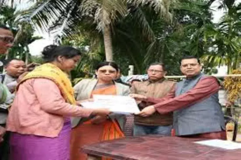Tripura: उत्तराखंड सरकार ने एंजेल चकमा के परिवार को मुआवज़ा दिया