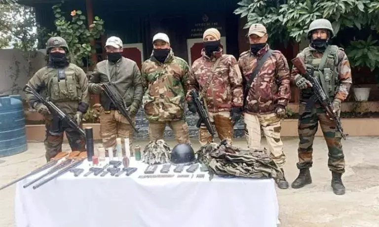 Manipur: संयुक्त बलों ने मणिपुर के थौबल जिले में हथियार, विस्फोटक बरामद किए
