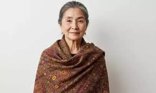 Winter Shawl Styling: सिंपल तरीका छोड़िए, शॉल को ऐसे स्टाइल करें कि आपका लुक भी दिखे कमाल का Winter Shawl Styling: सिंपल तरीका छोड़िए, शॉल को ऐसे स्टाइल करें कि आपका लुक भी दिखे कमाल का