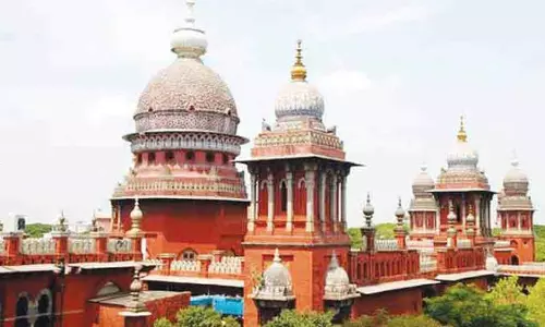 तमिल में बसों की क्वालिटी की जांच के लिए अलग कमीशन की मांग वाली याचिका: केंद्र और राज्य सरकारों को जवाब देने का आदेश तमिल में बसों की क्वालिटी की जांच के लिए अलग कमीशन की मांग वाली याचिका: केंद्र और राज्य सरकारों को जवाब देने का आदेश