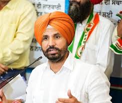Punjab: AAP ने MGNREGA पर बहस के दौरान मनमोहन सिंह की भूमिका को नज़रअंदाज़ किया