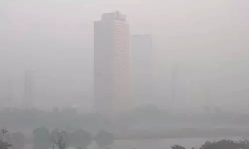 Mumbai : ठंडी सुबह के बावजूद एयर क्वालिटी गंभीर कैटेगरी में जाने से शहर में घना स्मॉग