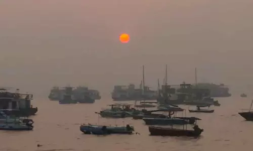 Mumbai में 2025 का आखिरी सूर्योदय, गेटवे ऑफ इंडिया पर दिखा सुनहरा सवेरा