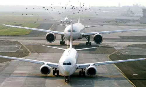 Indore : मुंबई, दिल्ली और चेन्नई की फ्लाइट्स प्रभावित; यात्रियों को परेशानी का सामना करना पड़ा