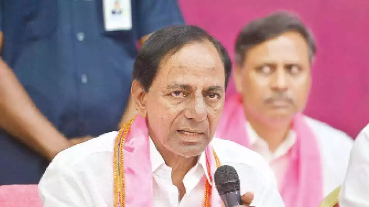 Telangana: केसीआर ने बीआरएस विधायकों से सरकार का पर्दाफाश करने को कहा Telangana: केसीआर ने बीआरएस विधायकों से सरकार का पर्दाफाश करने को कहा