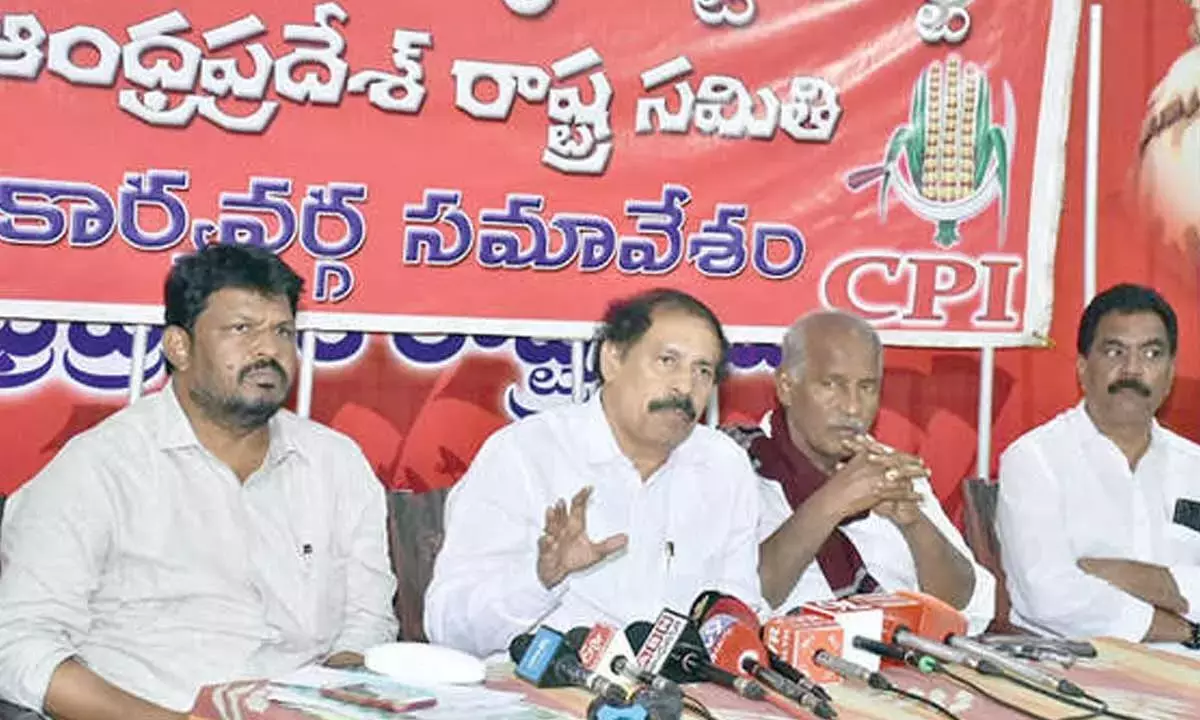Andhra: रामकृष्ण ने लोकतांत्रिक ताकतों के बीच एकता का आह्वान किया Andhra: रामकृष्ण ने लोकतांत्रिक ताकतों के बीच एकता का आह्वान किया
