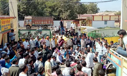 कपास खरीद; Bhikangaon में दूसरे दिन भी विरोध जारी कपास खरीद; Bhikangaon में दूसरे दिन भी विरोध जारी