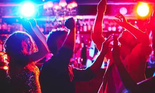 Live music, ड्रिंक्स, आतिशबाजी; शहर के होटल 2026 के स्वागत के लिए तैयार