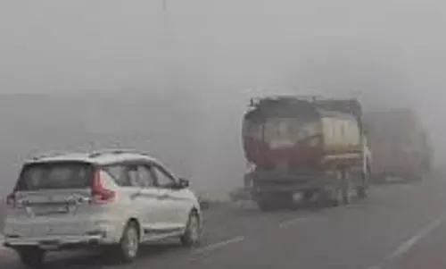 Kannauj: कोहरे ने बढ़ाई हादसे की संभावना, वाहन आपस में टकराए Kannauj: कोहरे ने बढ़ाई हादसे की संभावना, वाहन आपस में टकराए