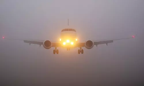 Lucknow: एयरपोर्ट पर कोहरे के चलते ट्रैफिक जाम जैसे हालात