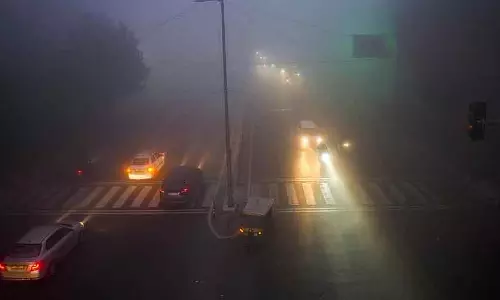 दिल्ली में घना कोहरा, AQI अभी भी बहुत खराब; एयरपोर्ट पर 148 फ्लाइट कैंसिल दिल्ली में घना कोहरा, AQI अभी भी बहुत खराब; एयरपोर्ट पर 148 फ्लाइट कैंसिल