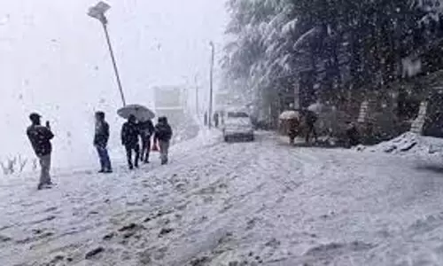 Jammu-Kashmir:  सोनमर्ग में भारी बर्फबारी के बीच फंसे टूरिस्ट, पुलिस ने चलाया रेस्क्यू ऑपरेशन