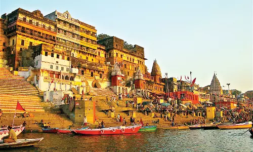 Varanasi: वाराणसी में प्रतिष्ठा द्वादशी पर मंदिरों और घाटों में पूजा Varanasi: वाराणसी में प्रतिष्ठा द्वादशी पर मंदिरों और घाटों में पूजा
