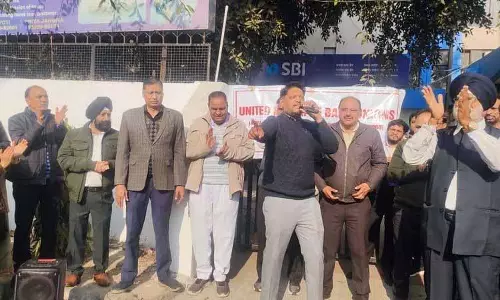 Ludhiana: बैंक यूनियनें पांच दिन के काम के हफ़्ते की मांग को लेकर हड़ताल की तैयारी कर रही