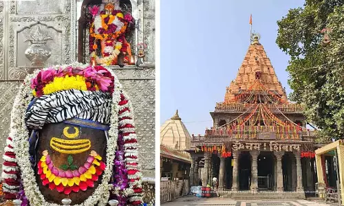 MP : उज्जैन के महाकाल मंदिर में 2025 के आखिरी दिन भारी भीड़ MP : उज्जैन के महाकाल मंदिर में 2025 के आखिरी दिन भारी भीड़