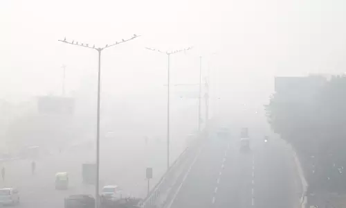 Delhi में सांस लेने में दिक्कत, AQI गंभीर ज़ोन में पहुंचा