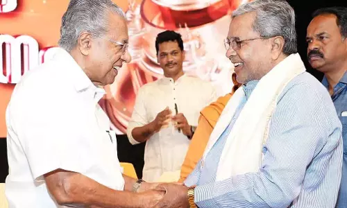 सिद्धारमैया ने केरल के CM पिनाराई विजयन से बातचीत की