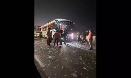 Bus accident : अनेकल चंदापुर में स्लीपर कोच बसों के बीच भयानक हादसा, कई घायल Bus accident : अनेकल चंदापुर में स्लीपर कोच बसों के बीच भयानक हादसा, कई घायल
