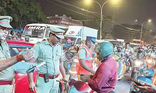 25000 पुलिस वाले साल के आखिर में Chennai में नए साल की शाम की खुशियों पर नज़र रखेंगे 25000 पुलिस वाले साल के आखिर में Chennai में नए साल की शाम की खुशियों पर नज़र रखेंगे