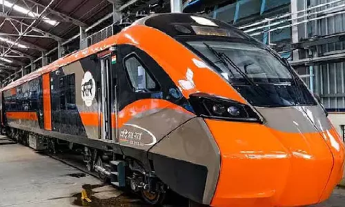 भारतीय रेलवे के इतिहास में एक बड़ी उपलब्धि: 180 kmph की स्पीड से दौड़ी वंदे भारत; Ashwini Vaishnav भारतीय रेलवे के इतिहास में एक बड़ी उपलब्धि: 180 kmph की स्पीड से दौड़ी वंदे भारत; Ashwini Vaishnav