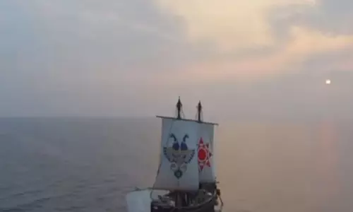 INSV कौंडिन्या अपनी ऐतिहासिक यात्रा जारी रखते हुए प्राचीन भारतीय समुद्री परंपराओं को पुनर्जीवित कर रही INSV कौंडिन्या अपनी ऐतिहासिक यात्रा जारी रखते हुए प्राचीन भारतीय समुद्री परंपराओं को पुनर्जीवित कर रही