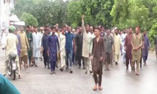 देशव्यापी बंद की चेतावनी, पाकिस्तान के व्यापारी विरोध में उतरे